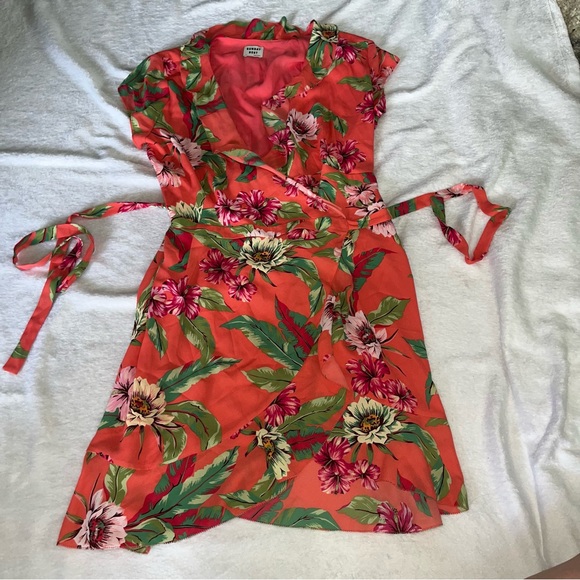 Aritzia Sunday best peach savoy wrap dress with floral print size 0 - Picture 4 of 5